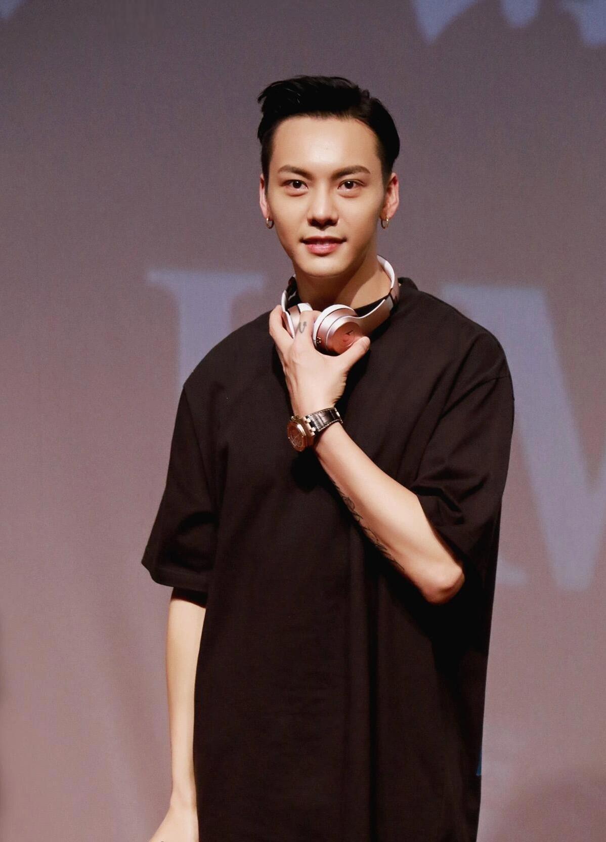 陈伟霆:娱乐圈的全能巨星,潮流品牌canotwait引领新潮流 陈伟霆,一个