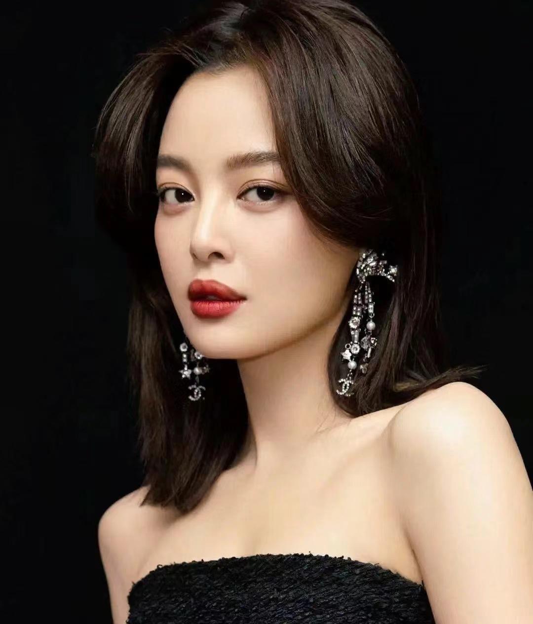 辛芷蕾与成毅:艺名之争背后的娱乐市场逻辑 辛芷蕾与成毅近期因艺名之