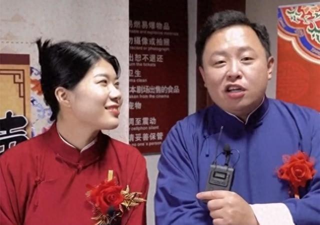 揭秘相声演员背后的情感与转折 近期,德云社相声演员阎鹤祥的一组大褂