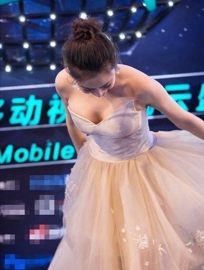 马苏素颜曝光:娱乐圈的真实与幻象 早前,马苏的素颜照片在互联网上