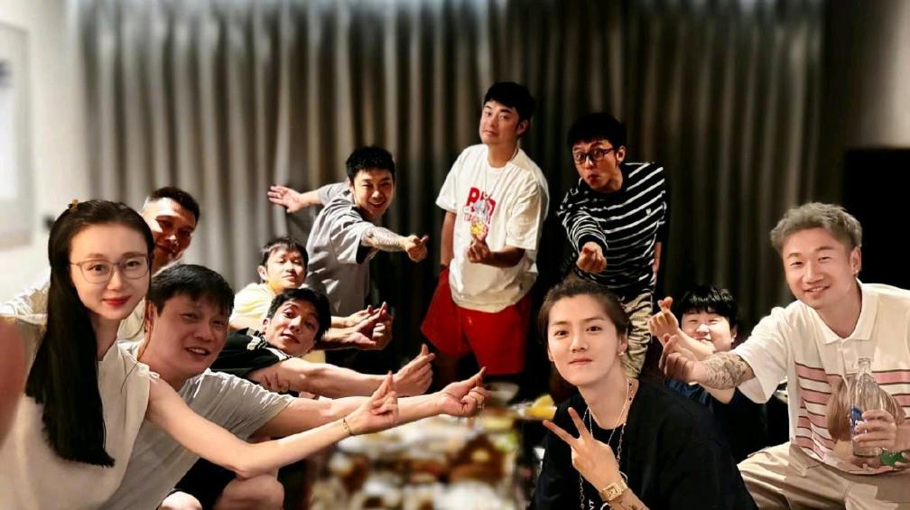 邓超晒照庆鹿晗生日 邓超,鹿晗和陈赫的友情深厚,鹿晗34岁生日,邓超