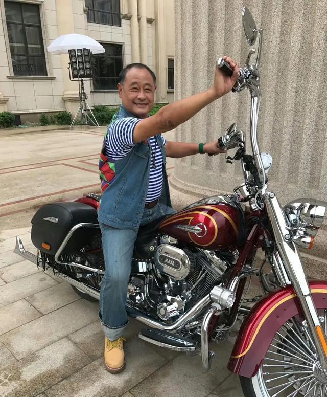 李建新:才子佳人的幸福生活,演技非凡惹人羡 李建新,一位杰出的演员