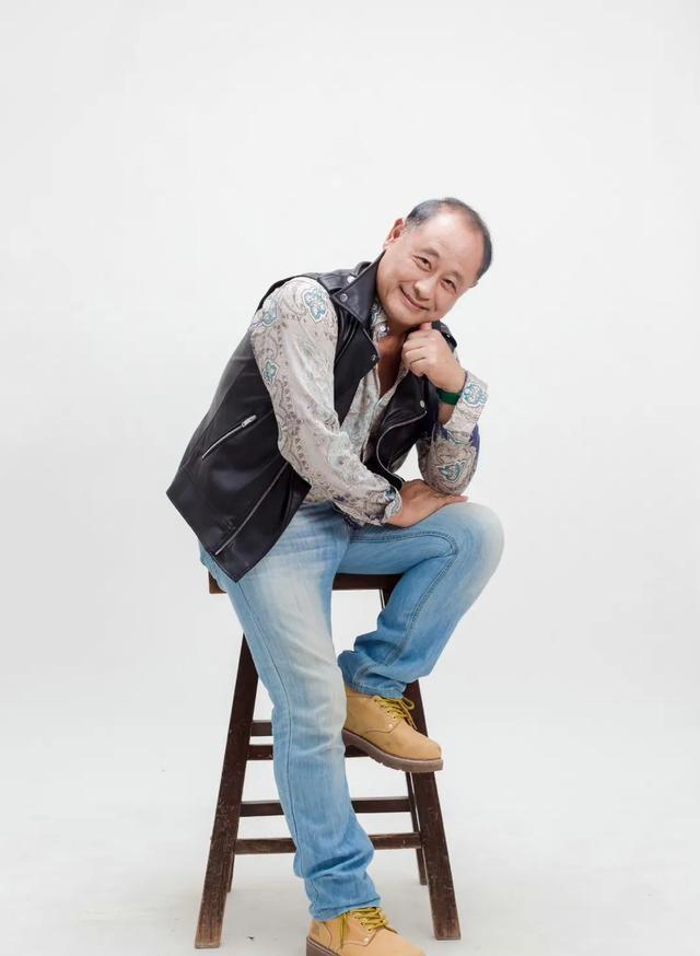 李建新:才子佳人的幸福生活,演技非凡惹人羡 李建新,一位杰出的演员