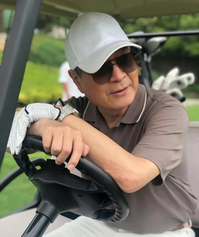 李建新:才子佳人的幸福生活,演技非凡惹人羡 李建新,一位杰出的演员