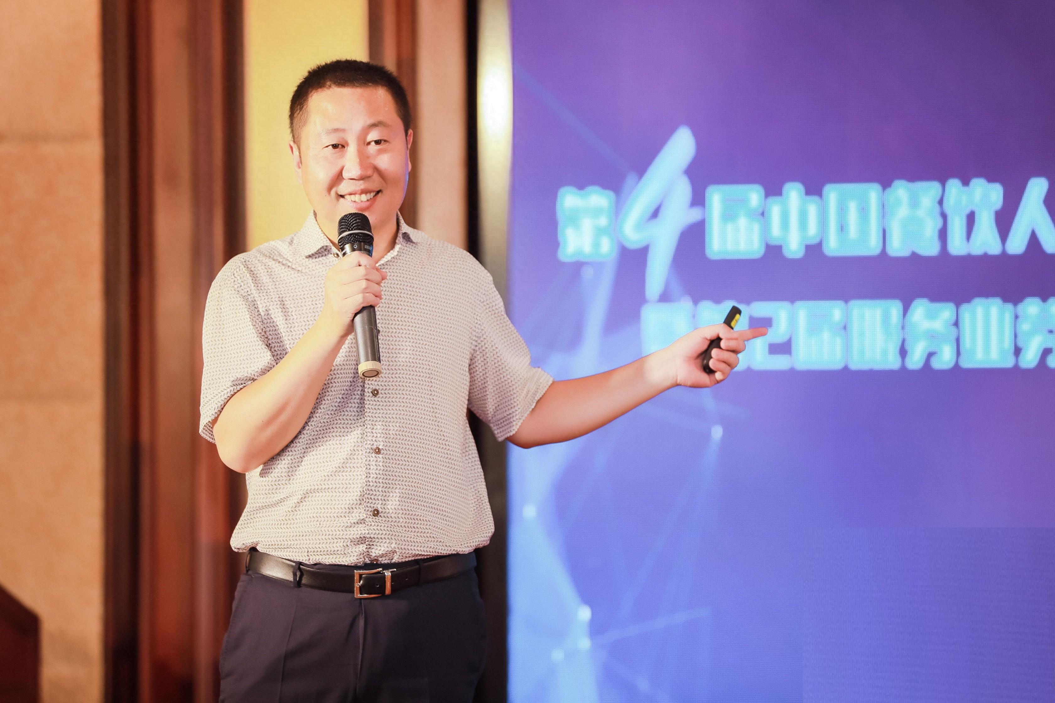 施永宏:电焊工到海底捞联合创始人的法律学者解析 施永