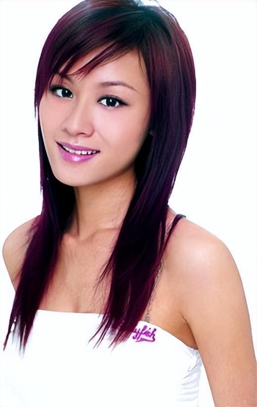 成为娱乐圈的人生赢家 在2005年的《超级女声》舞台上,叶一茜并未如