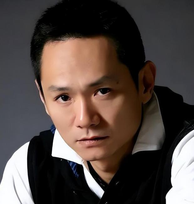 果靖霖的深情让人感动 演员果靖霖凭借出色的演技让众多观众记住了他