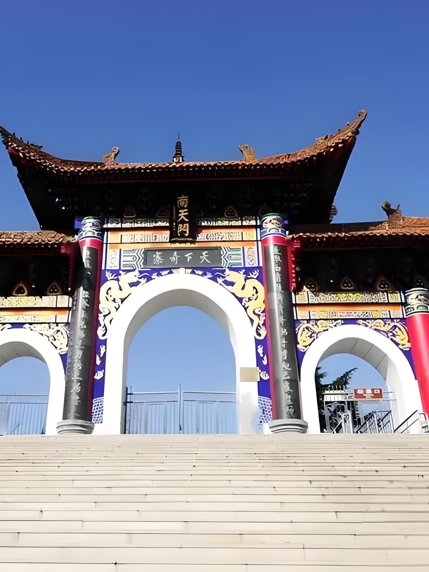 这里有河北省博物馆,正定古城,正定大佛寺,荣国府,抱犊寨,高得家庭