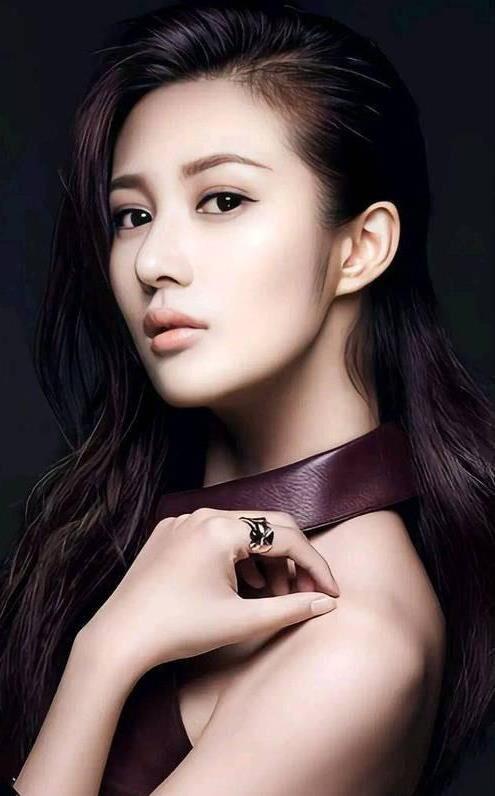 邬靖靖:从"最美西施"到十八线,娱乐圈背后的资源与实力之争 在娱乐圈