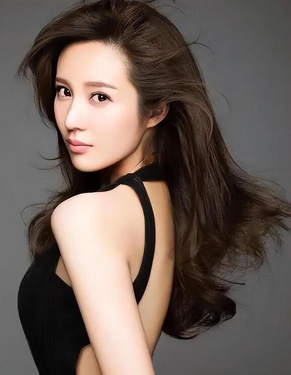 邬靖靖:从"最美西施"到十八线,娱乐圈背后的资源与实力之争 在娱乐圈