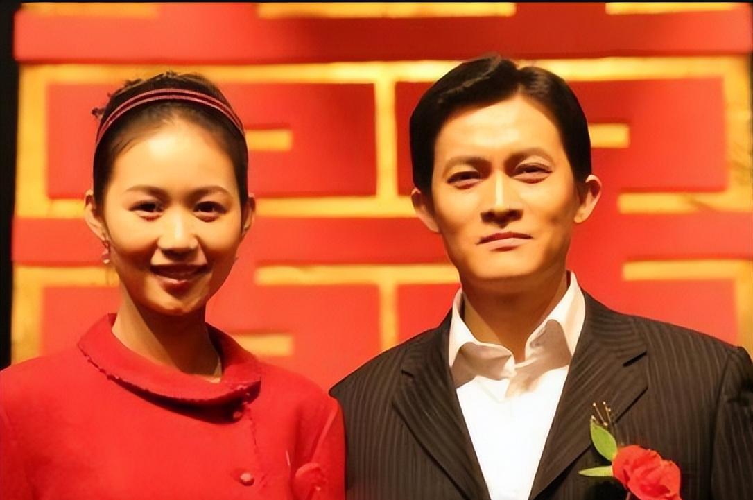 杨志刚是一位独特的圈内艺术家,坚持在拍摄期间与妻子张静同住剧组