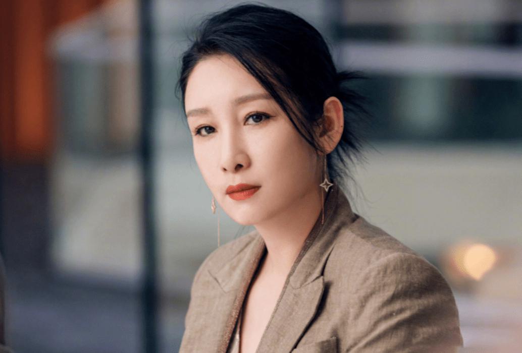 秦海璐节目现场"曝光"阅读偏好 秦海璐在综艺节目现场阅读霸道总裁