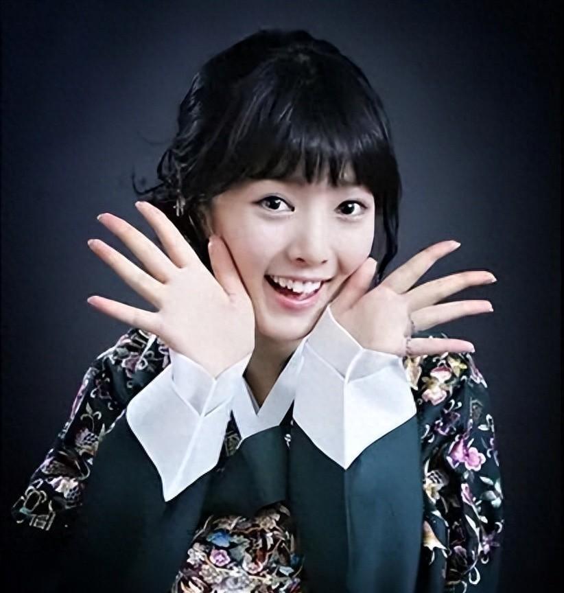 裴涩琪:韩流文化中的独特光芒 裴涩琪,以其独特的"复古舞女王"形象脱