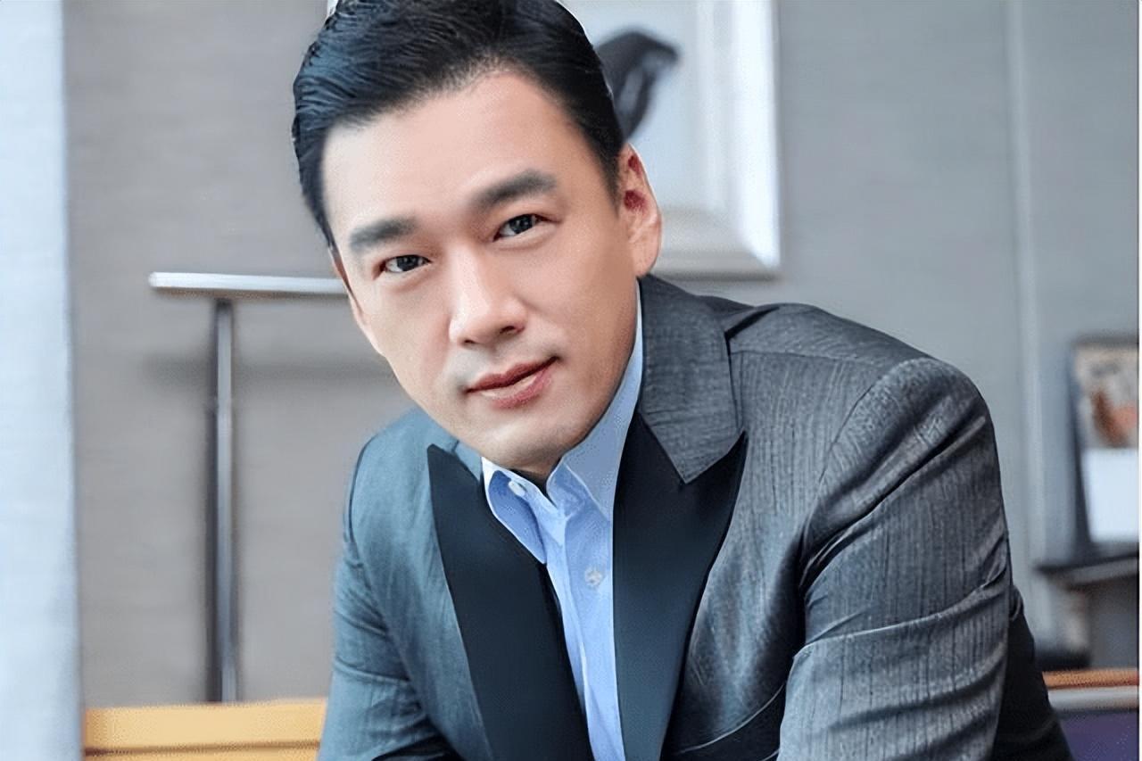 回顾王耀庆:恩爱20年无绯闻 王耀庆,一位"总裁范"演员,因为为了省钱娶