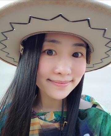 央视"第一美腿"王曦梁:从跨界女主持到足球解说高手的商业逆袭 王曦梁