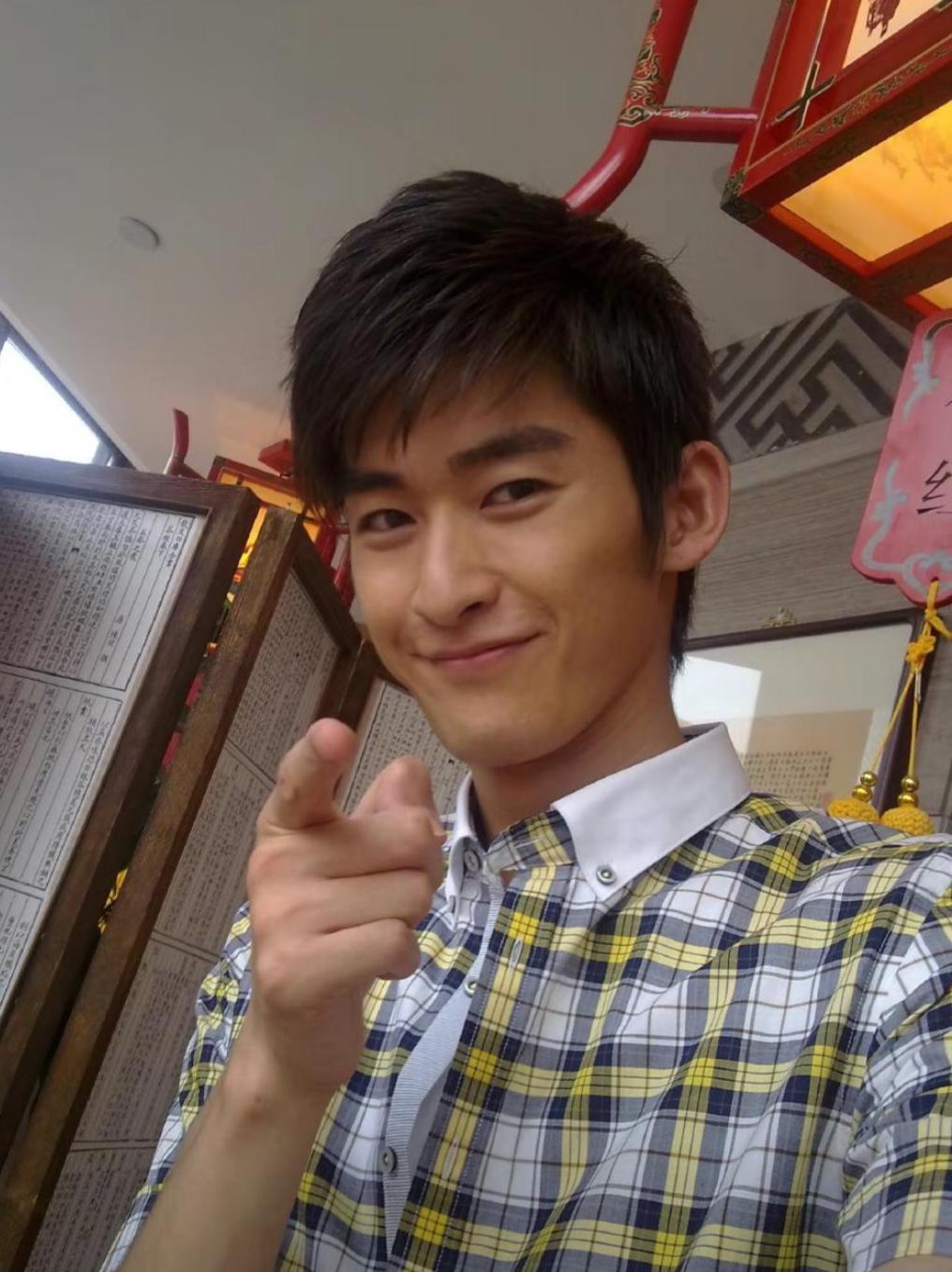 张翰的十年蜕变:沧桑背后的成熟与魅力 张翰,曾经的"翰哥",在十年的