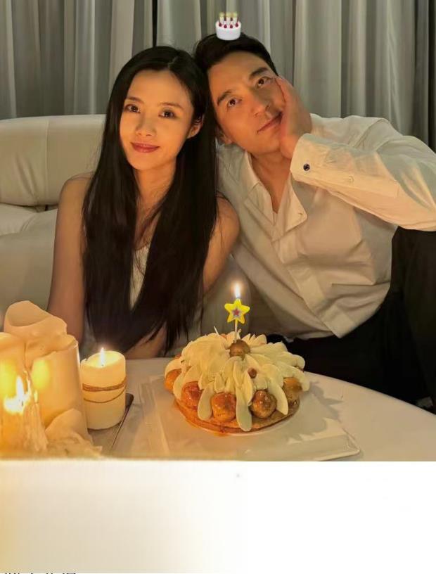李光洁43岁生日庆典 李光洁与小10岁的妻子隋雨蒙一同庆祝他的43岁