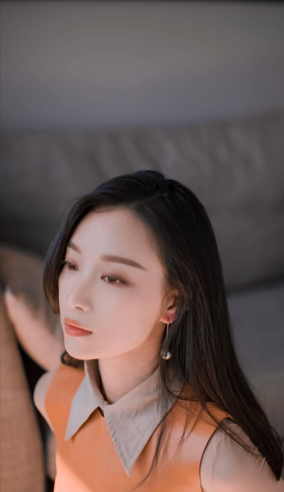 35岁倪妮:美丽与力量的完美融合 35岁的倪妮,作为一名知名的明星,以其
