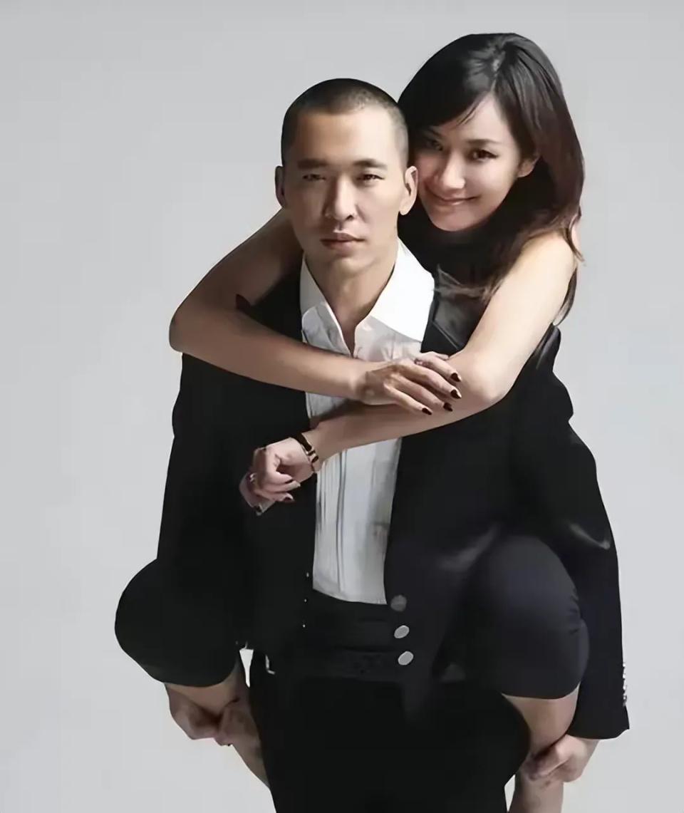 50岁徐静蕾晒美照,身穿不足千元t恤 徐静蕾晒出一组外出郊游照,整体