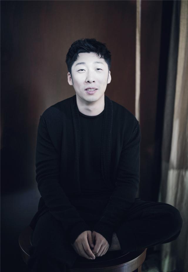 张子贤:幕后到荧屏,才华和努力铸就演员之路 张子贤从幕后工作到跑