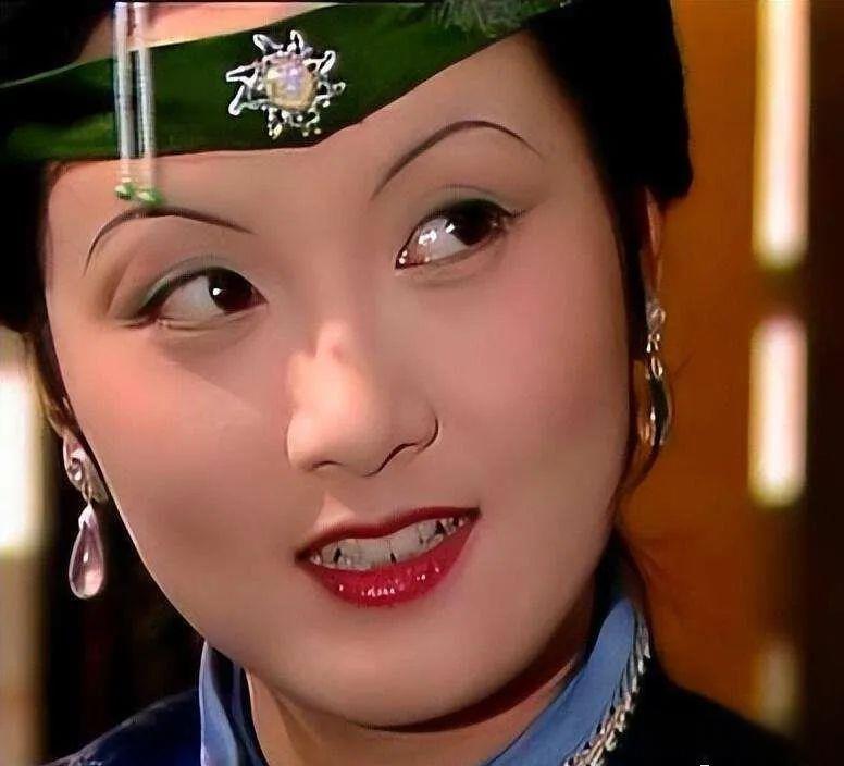 邓婕:优雅老去 邓婕,87版《红楼梦》中的"最美王熙凤",她的演技和才华
