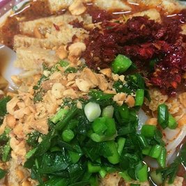 穸见芳帻草遇锵凉皮店