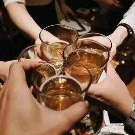 夜游酒馆蝴蝶飞
