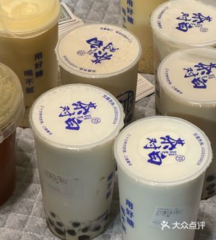 茶对白奶茶店