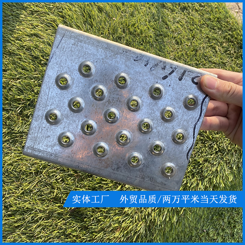 The foot punching mesh is processed and customized by the manufacturer, and the steel plate punching mesh is impact resistant