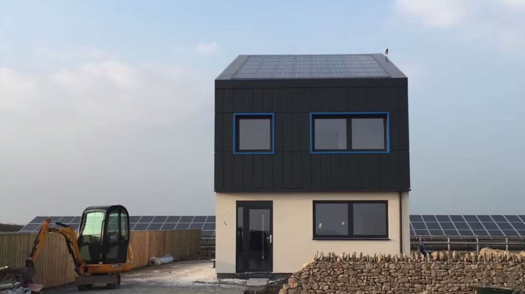 全球第一个智能低碳太阳房，自给自足仍有余