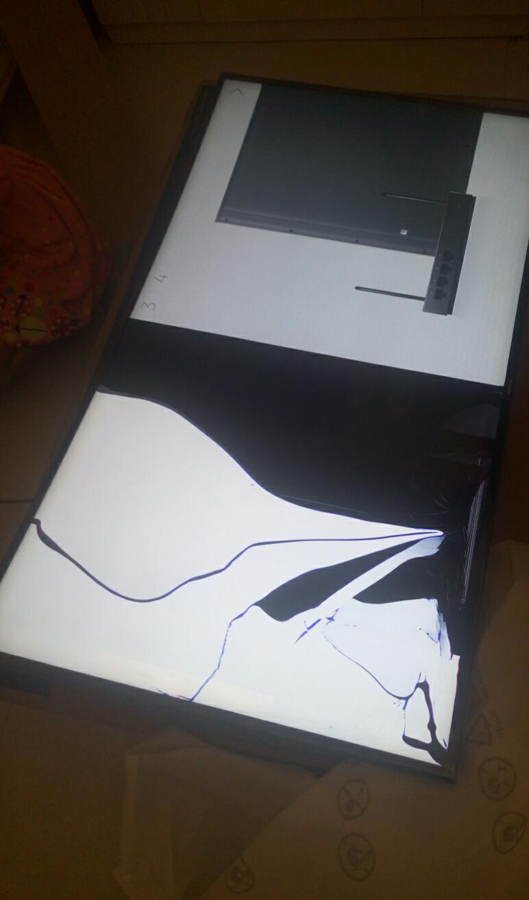 我在天猫买了一台三星电视商家不让打开我打开后发现屏幕是碎的现在