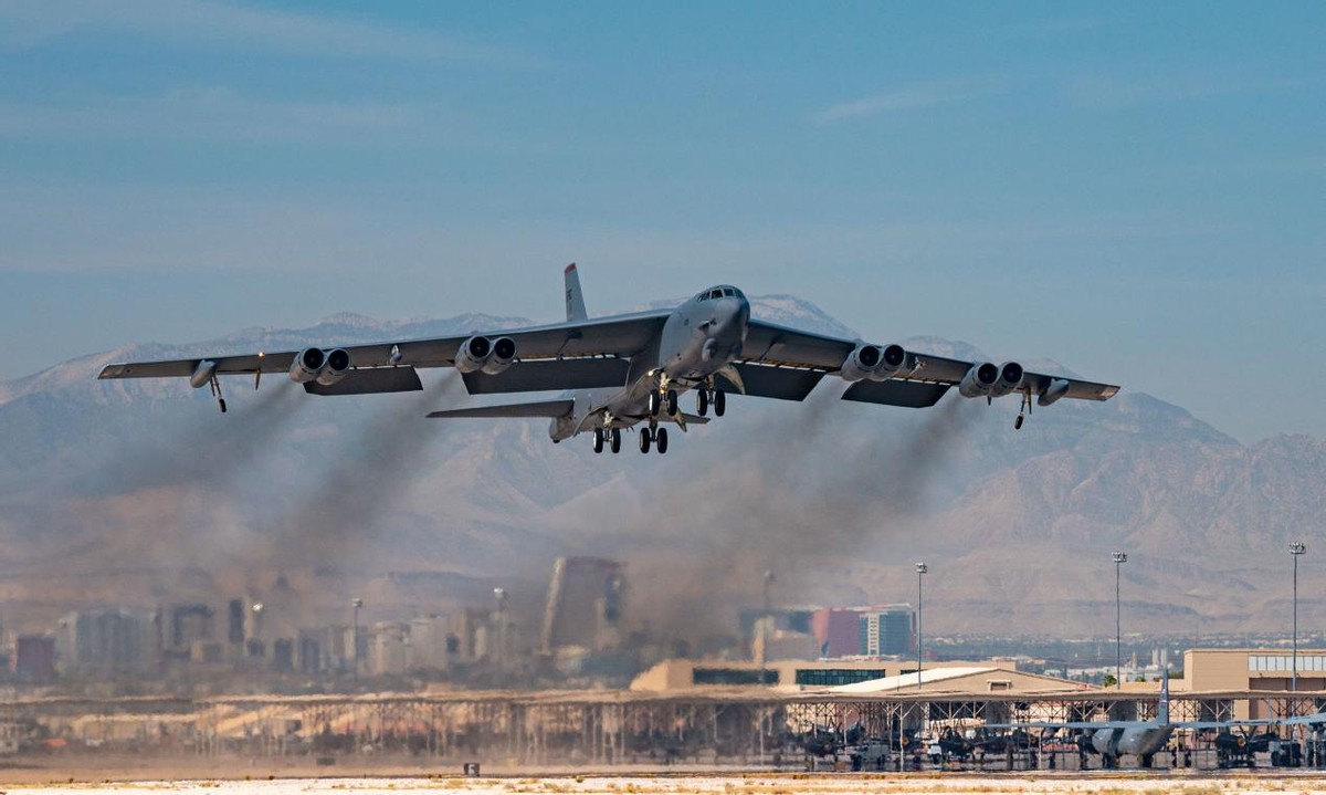 B-21还在概念阶段，美国空军必须仰仗B-52，将为这“老兵”更换发动机