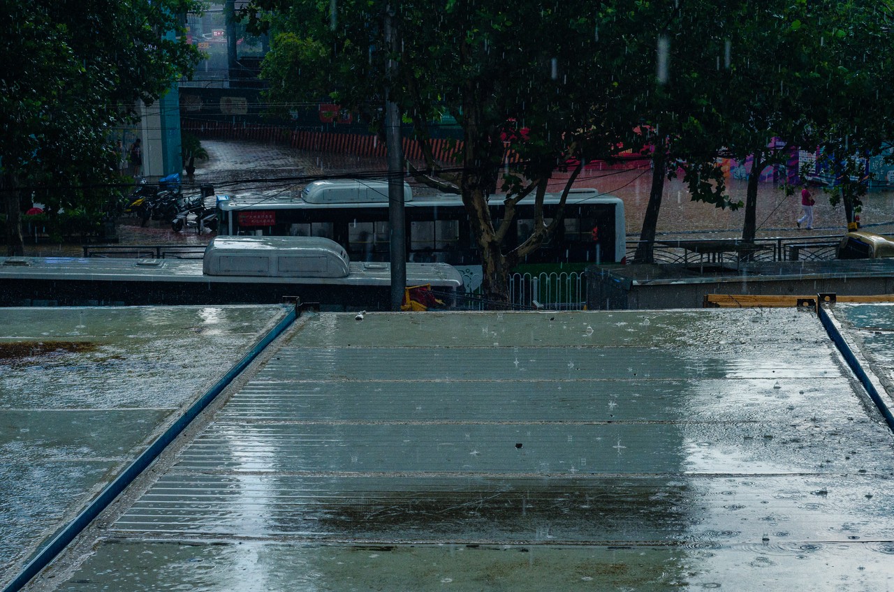 暴雨黄色预警！强降雨陷入“车轮战”，中国气象局启动暴雨Ⅲ级应急响应