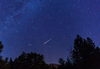 你对流星许下愿望时，流星也在和你说话