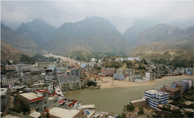 河南暴雨后村民目击泥石流淹没自家窑洞，在外遇到泥石流如何自救