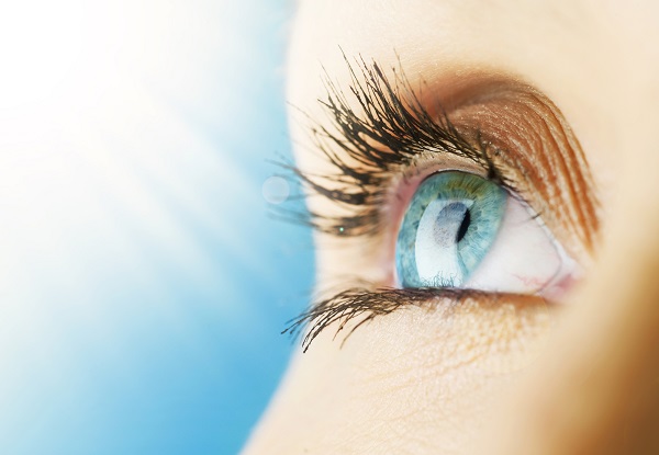 眼科医生说眼病：眼皮跳是要面瘫了吗？