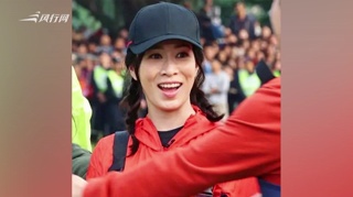 c-佘诗曼直呼录制跑男难忘 满脸是泥合影张嘉倪