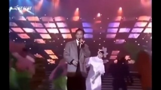 c-张国荣逝世16周年祭 粉丝献花悼念哥哥音容笑貌