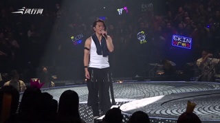 c-继右手受伤后郑伊健个唱险跌落舞台：卖力就有危险
