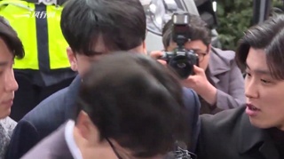 c-胜利性招待40亿富商曝光 疑日女星观月亚里沙老公