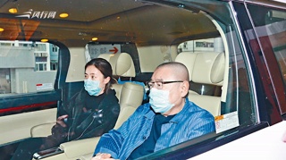 c-刘谦重现春晚倒饮料魔术 再次回应“换壶”传言