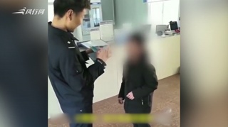 c-硬核追星！小学生把吴京写进户口本：想成为一家人