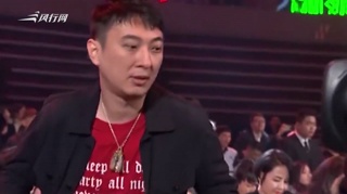 c-掐架上热搜！ 王思聪网上怒怼花千芳