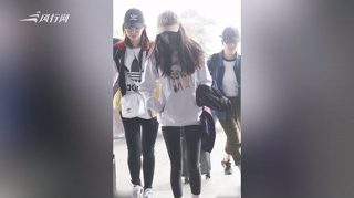 c-杨幂紧身裤秀超细美腿 穿美少女战士卫衣少女心满满