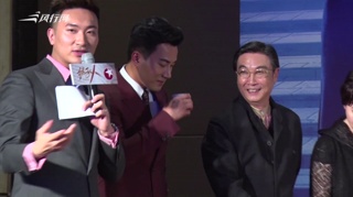 c-与TVB训练班同学聚会 刘恺威搞怪摆pose！