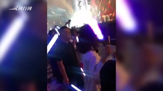 c-谢娜助阵张杰个唱 岳云鹏超淡定被嘲假粉丝