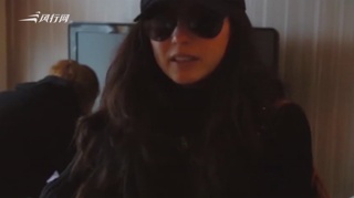 c-张柏芝晒与Quintus自拍 母子同框儿子睡眼惺忪像妈妈
