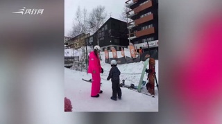 应采儿带Jasper滑雪 曾逛母婴店被疑怀二胎