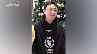 王思聪现身三亚被偶遇 身边女生身穿白衣长相清纯