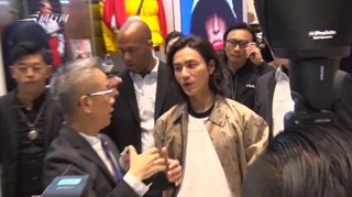被错叫成杨坤坤哥气急立刻回头大声纠正陈坤